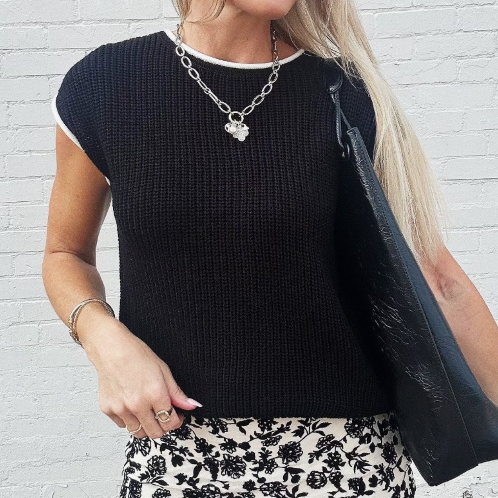 Infinity Raine Contrast Trim Knit Sweater Top in Blaxk